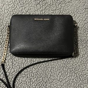 Black Michael Kors jet set crossbody